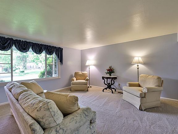 5th image of 649 Princewood Ave