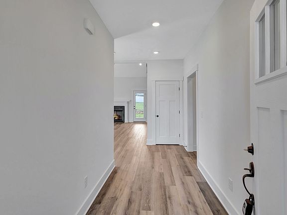 5th image of 1038 Camden Trl