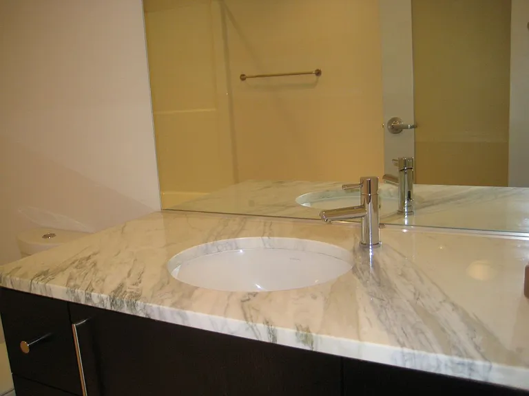 210 SW Seymour Ct — Photo 4