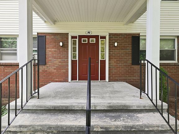 3rd image of 90 Colonial Cir Unit C