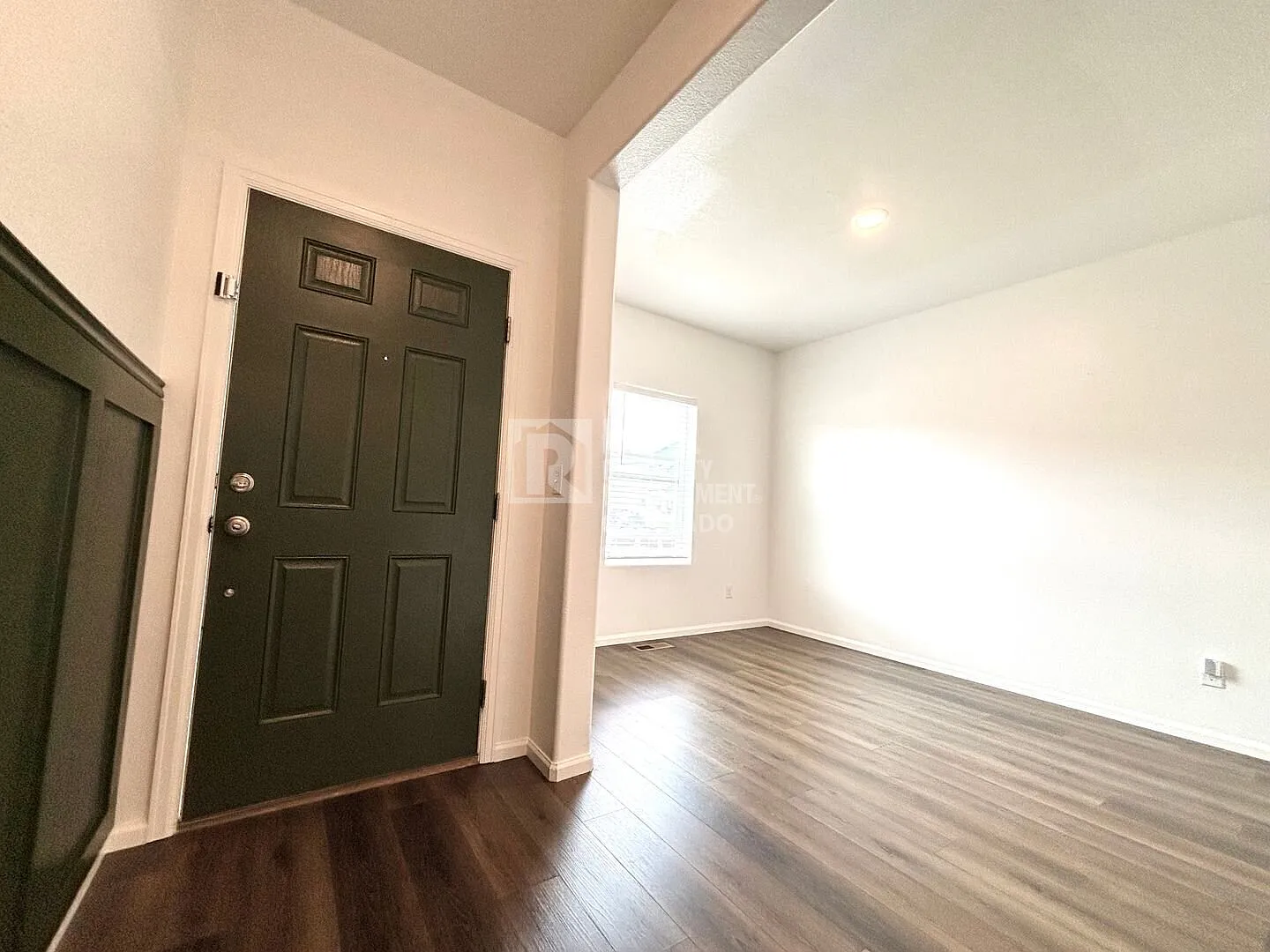 Single-Story Home with Central AC, Large Fenced Yard and Washer/Dryer Included — Photo 2