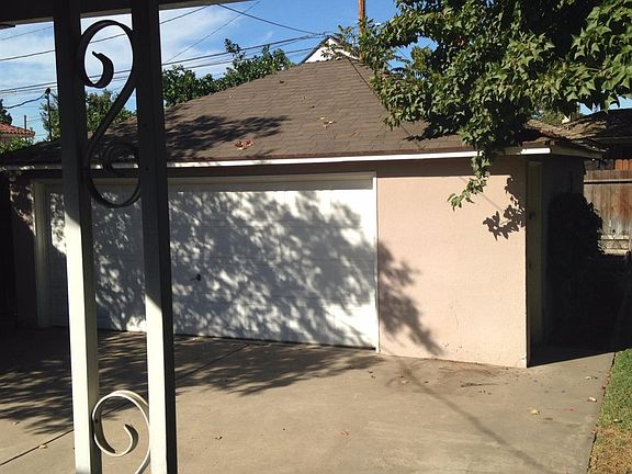 3rd image of 1825 N Harrison Ave