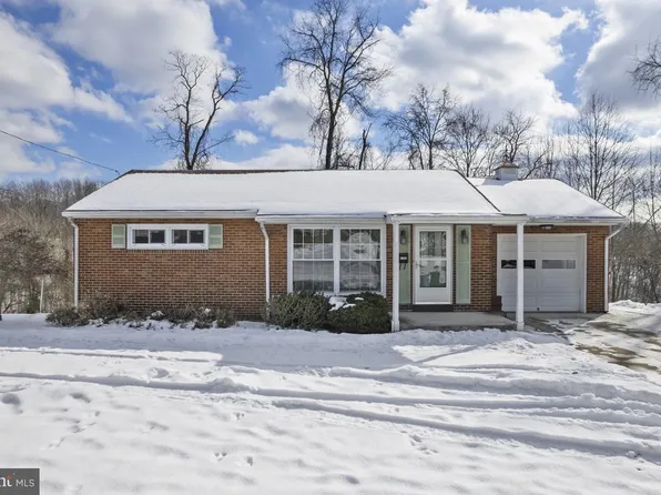 1722 Woodside Dr, Ambridge, PA 15003