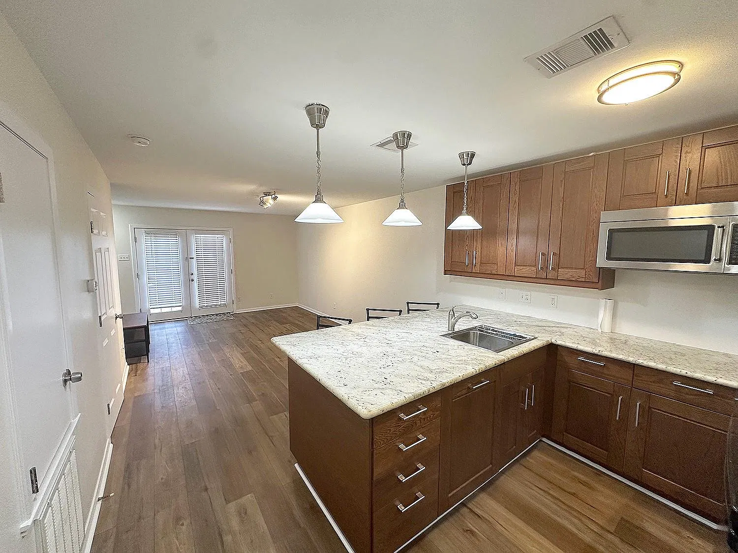 2 bed, 1.5 bath, 906 sqft, $1,750 — Photo 4