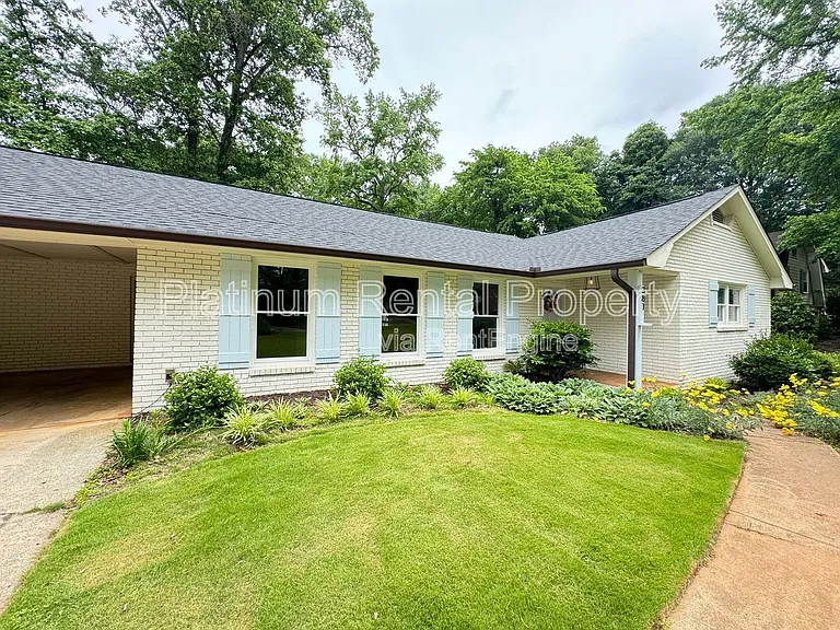 381 Lynne Cir — Photo 3
