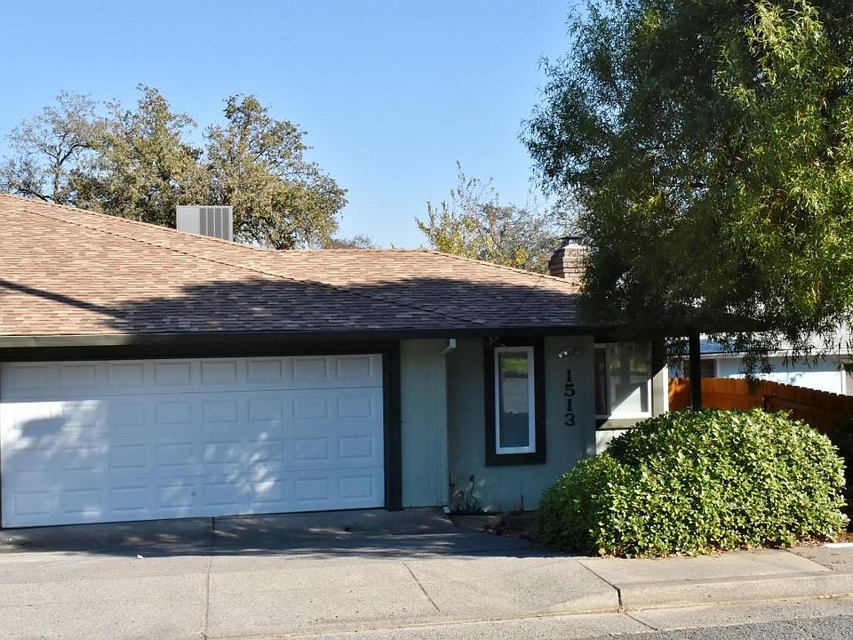 Duplex on a quiet street near Holiday on Placer