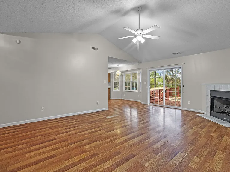 206 Chokecherry S — Photo 7