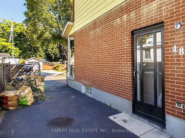 48 Clarence St #2 — Photo 6