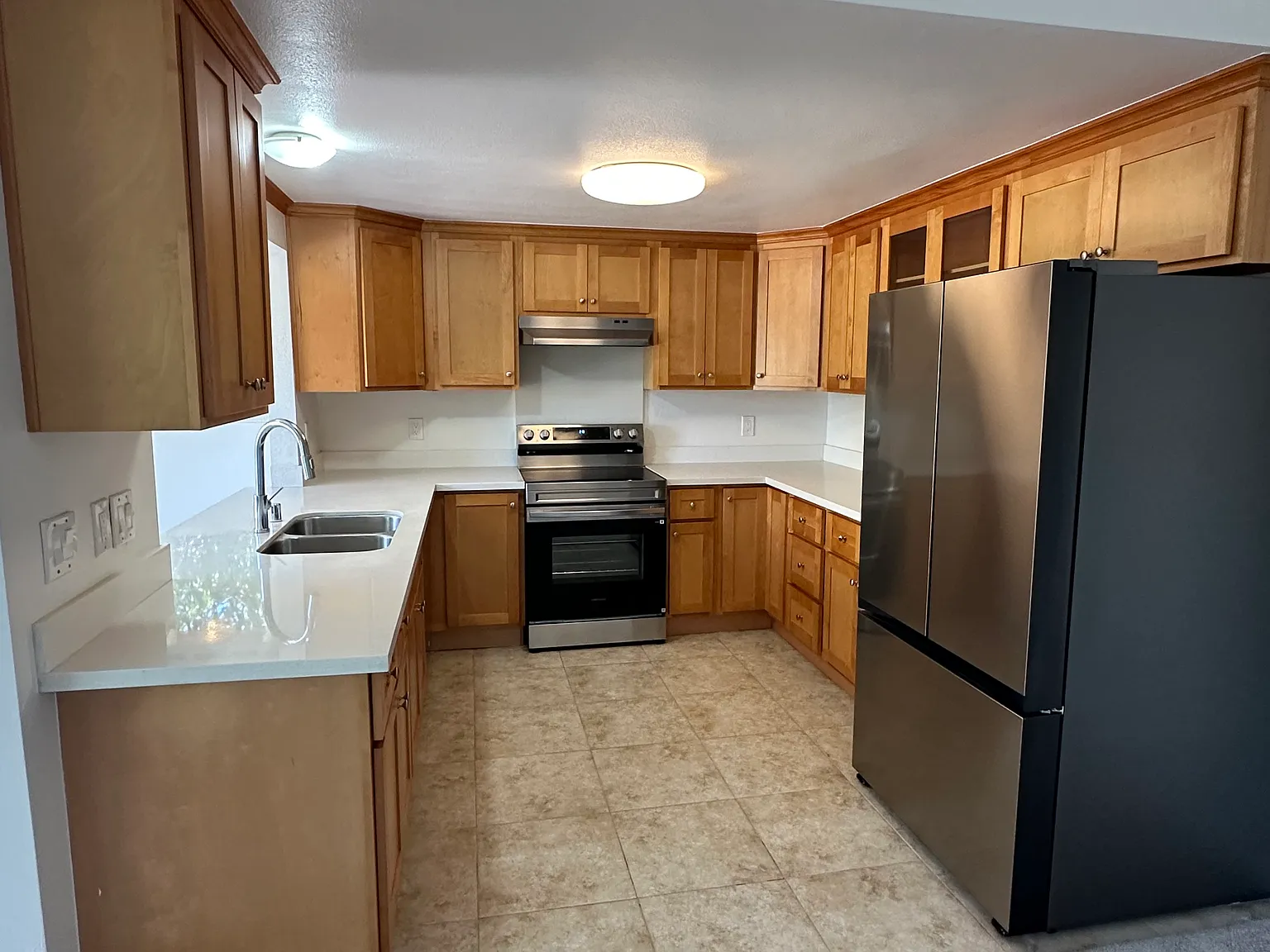 3 bed, 2.5 bath, 2100 sqft, $5,800 — Photo 3