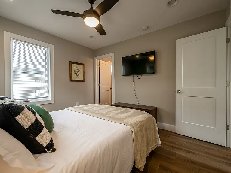 601 E Miller Dr — Photo 22