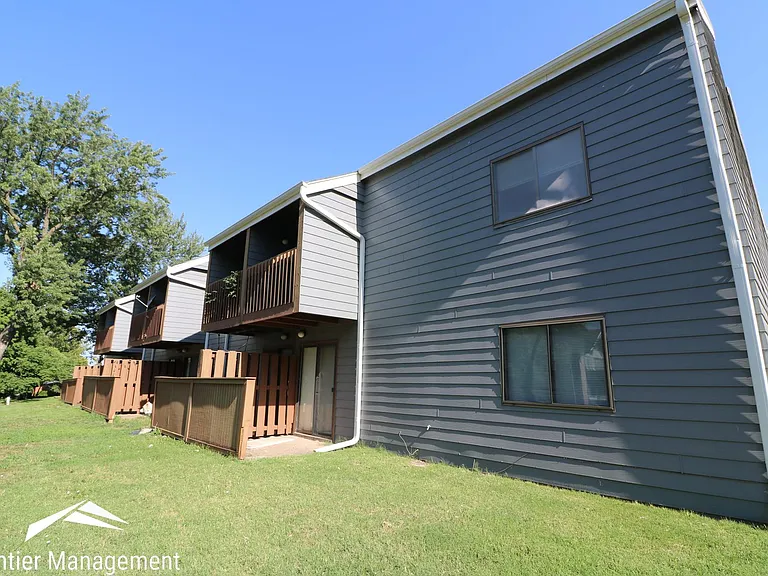 1500 McCain Ln — Photo 8