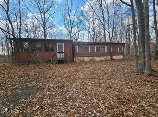 141 Galahad Rd, Greeley, PA 18425