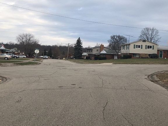 4th image of 1702 Carolyn Dr
