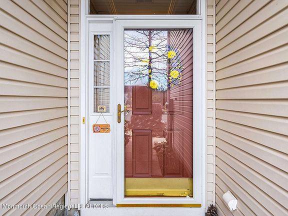 3rd image of 121 Newman Ct