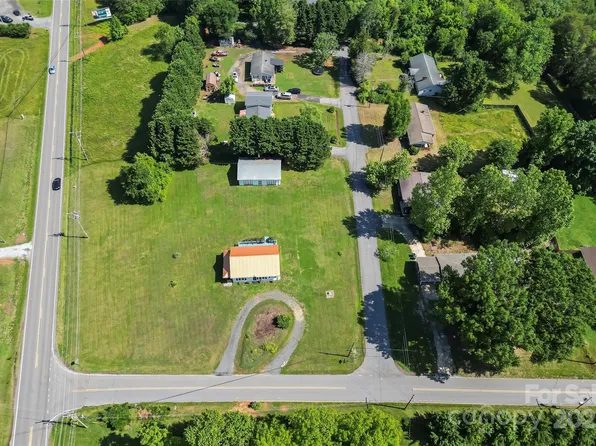 35 Telephone Exchange Rd, Hickory, NC 28601