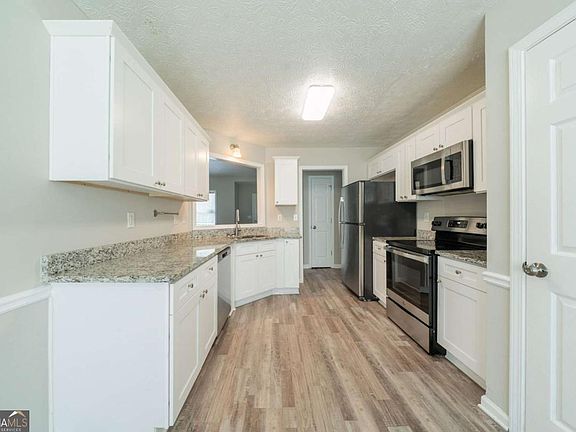 5th image of 40 Princeton Ct