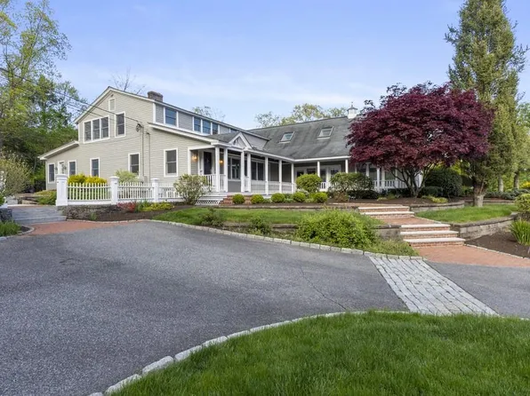 81 Salisbury St, Rehoboth, MA 02769