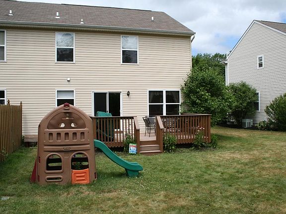 backyard w/ Trex deck (no playset)