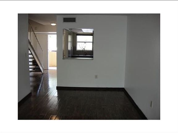 2nd image of 9371 Fontainebleau Bl I-206 #I-206