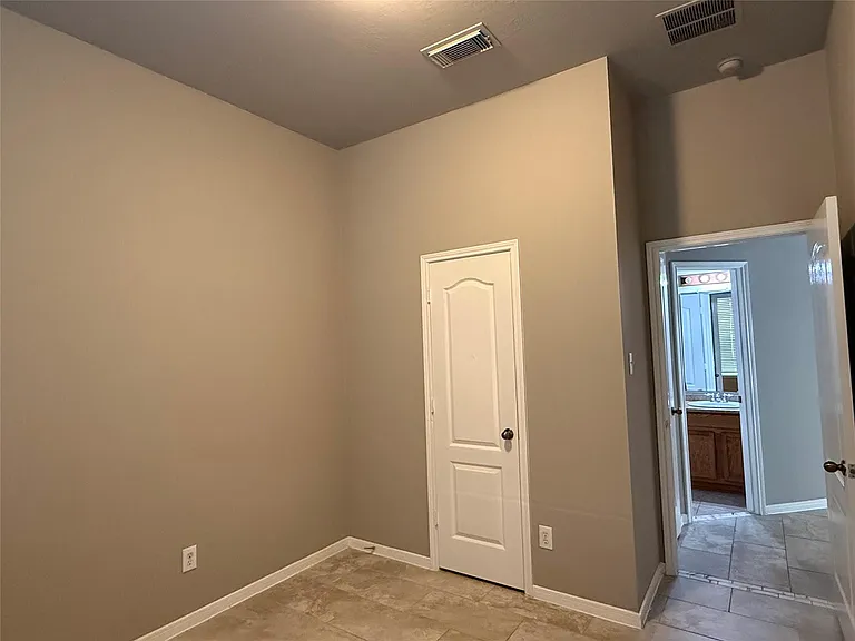 16126 Saxon Hollow Ln — Photo 18