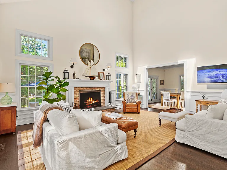 15 Mulford Ave — Photo 8