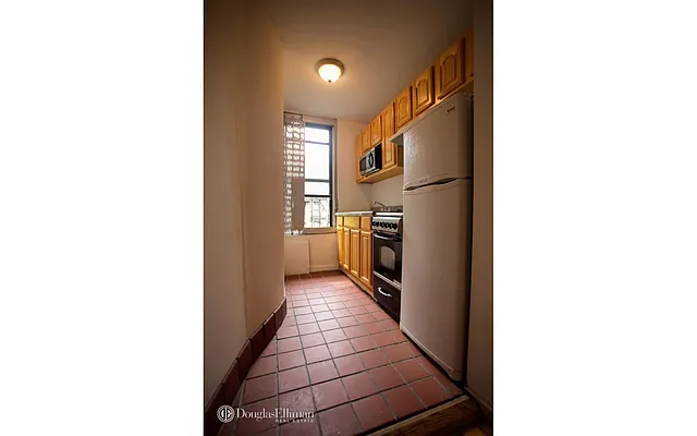 Rented by Douglas Elliman | media 69