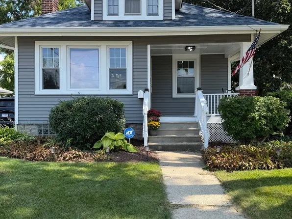 525 S Main St, Montgomery, IL 60538