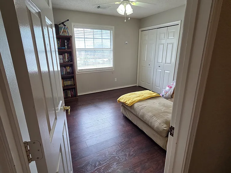 2425 Glen Ridge Dr — Photo 9