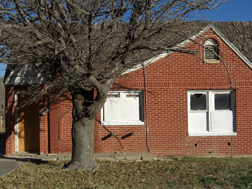 2nd image of 104-108 S Ash St