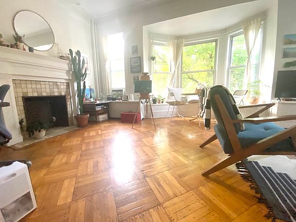 3rd image of 324 Park Pl APT 3