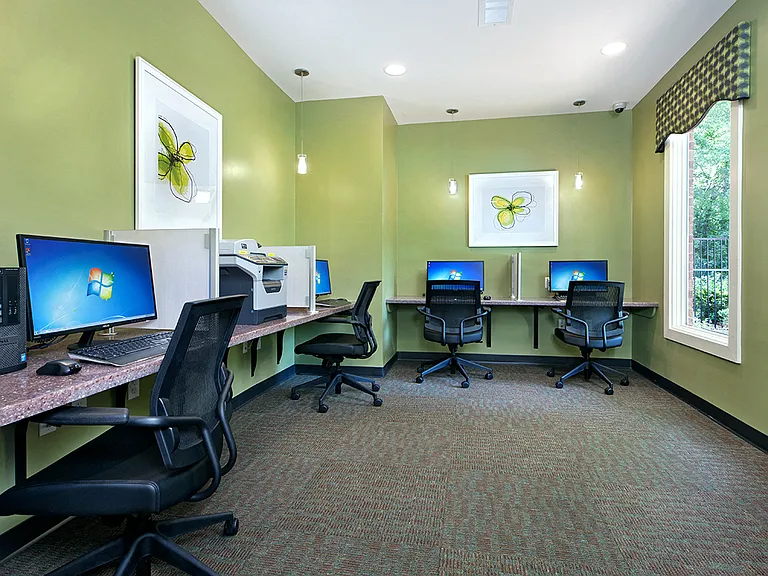 24-Hour Business Center with Computers and Wireless Printing
