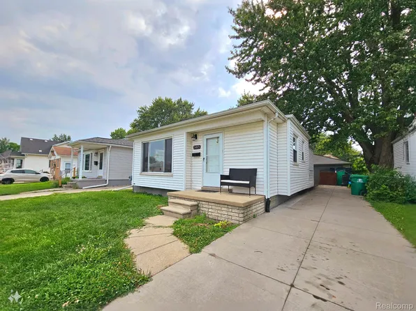 24875 Brittany Ave, Eastpointe, MI 48021
