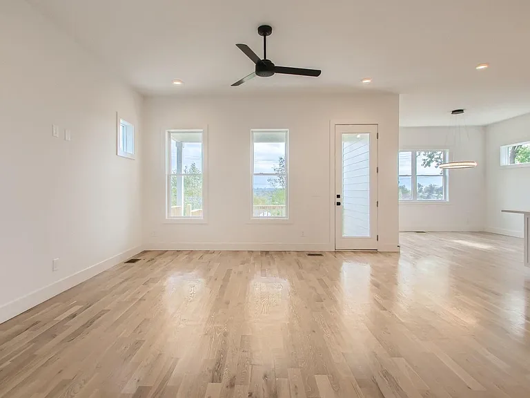 265 Riverside Dr #B — Photo 7
