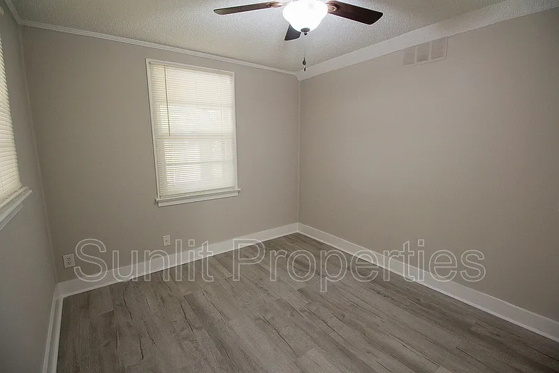3 bed, 1.0 bath, 1135 sqft, $1,475 — Photo 2