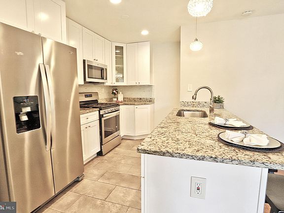 3rd image of 4103 Mesa Way