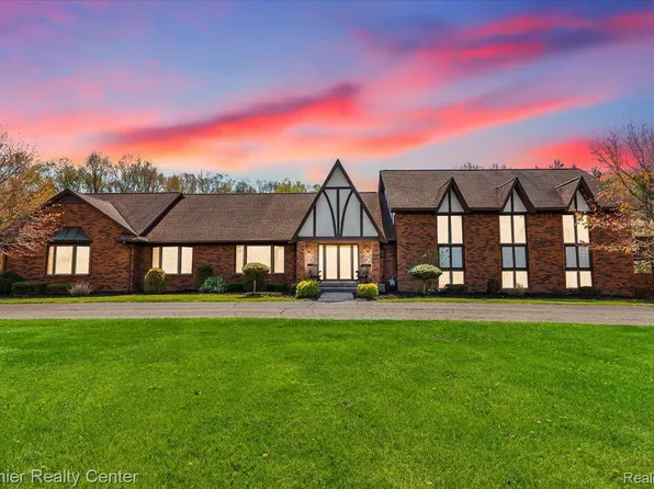 3501 Morrow Ln, Milford, MI 48381