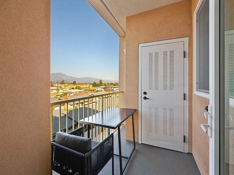 Begonia Place Luxury Apartments — Photo 91
