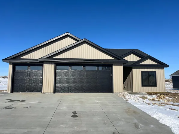 2306 Elk Run Dr SE, Pine Island, MN 55963