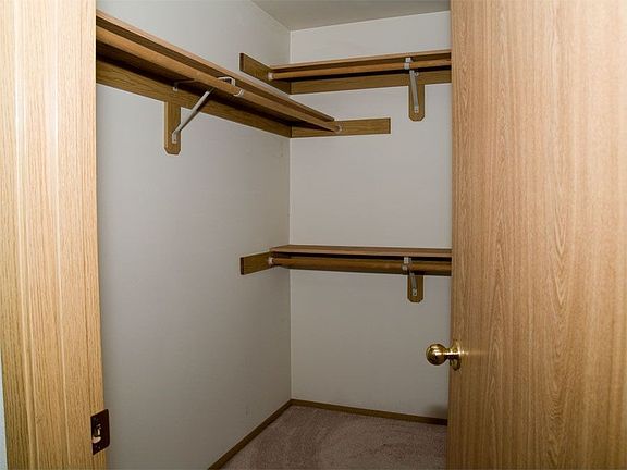 Master bdrm walkin closet