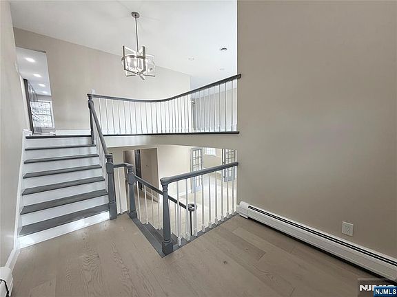 2nd image of 850 Ridgewood Ave