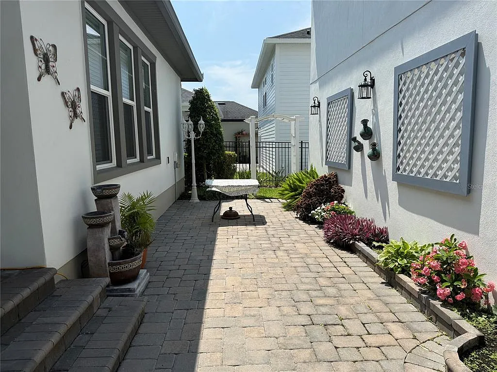 1 bed, 1.0 bath, 900 sqft, $1,800 — Photo 3