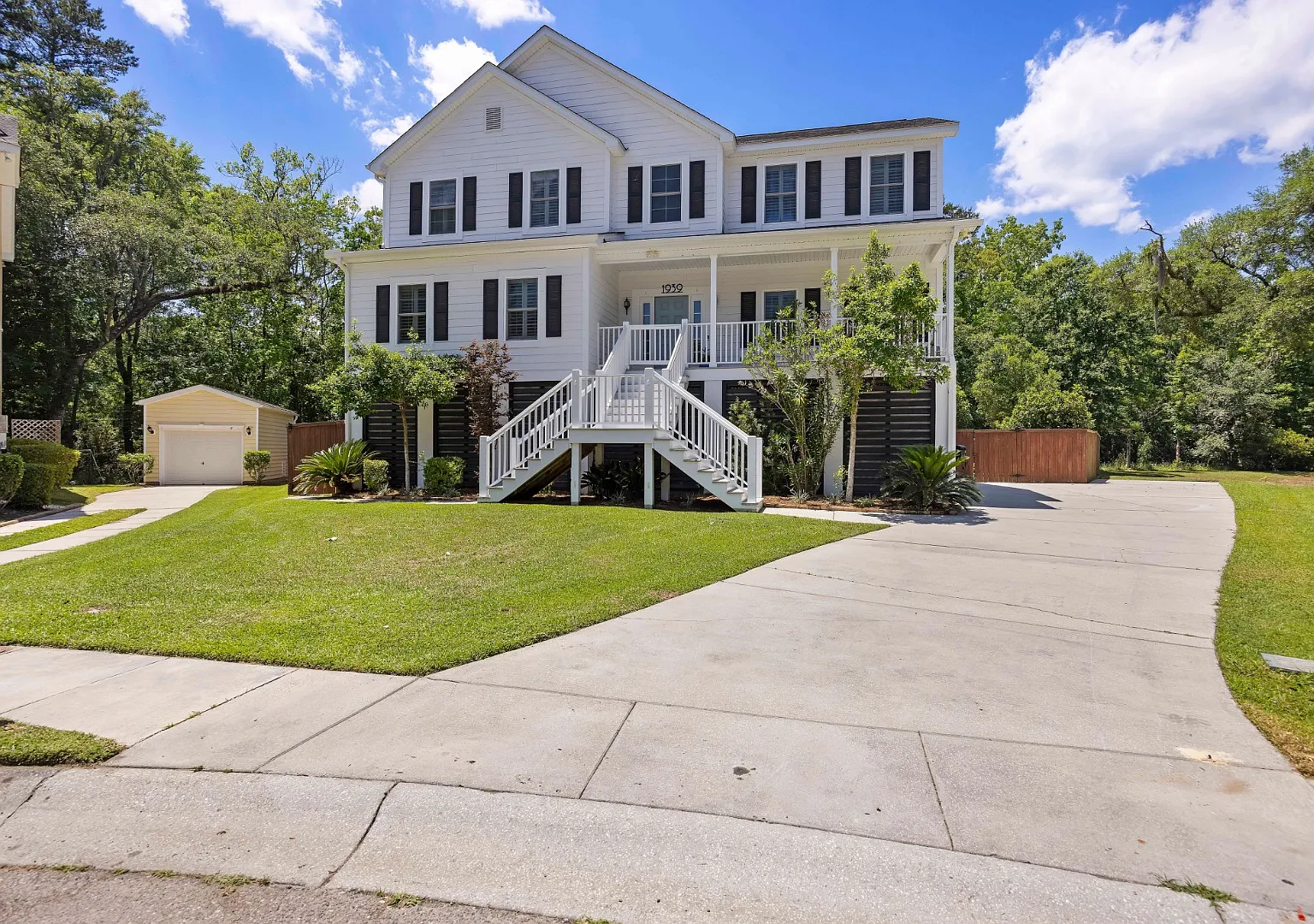 1939 Chestnut Oak Ln — Photo 3