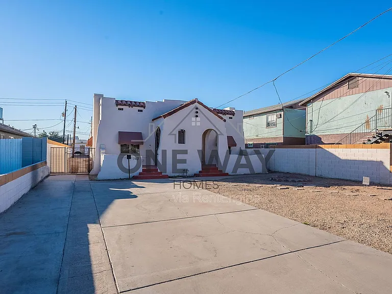 745 E Pierce St — Photo 3