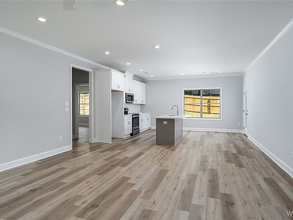 4th image of 7206 37th St