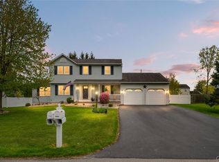 7114 Lakemist Dr, Cicero, NY 13039