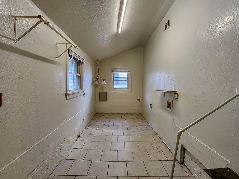 1002 Overland Ct — Photo 22