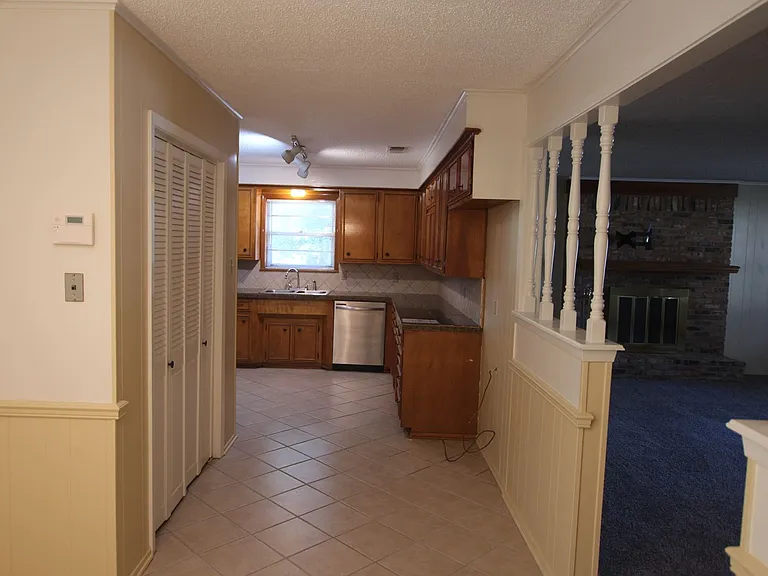 1536 Crockett Dr — Photo 10