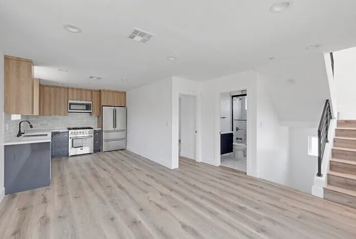 1148 N Sycamore Ave — Photo 4