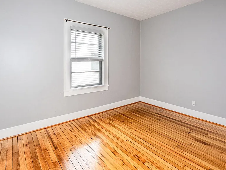 924 Hall St — Photo 29
