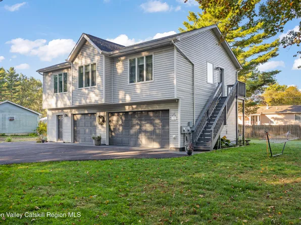 7 The Concourse, Kinderhook, NY 12106